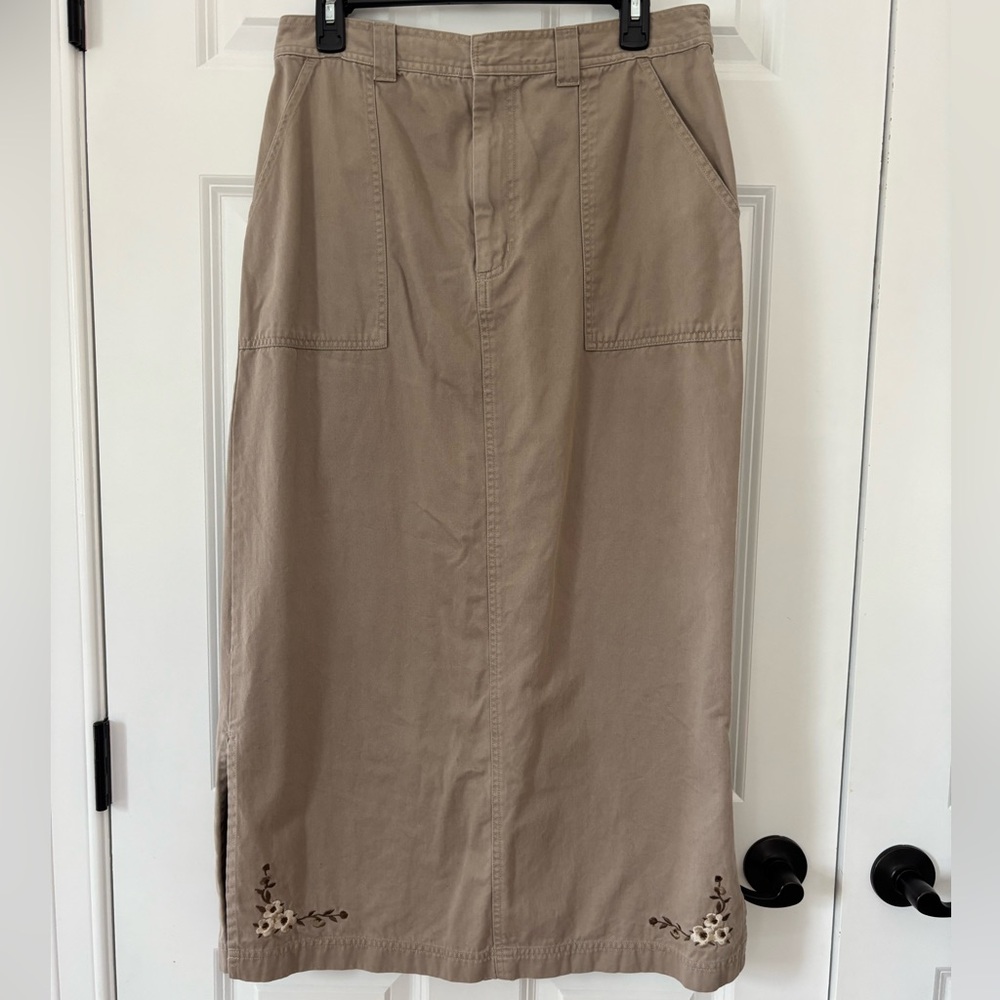 White stag khaki maxi skirt with embroidered flowers